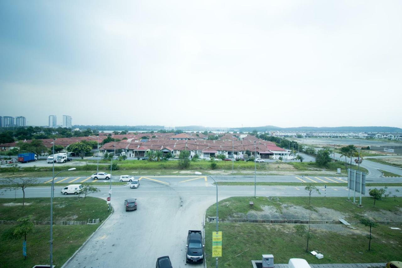 サウジャナ シティ ホテル Bandar Saujana Putra エクステリア 写真